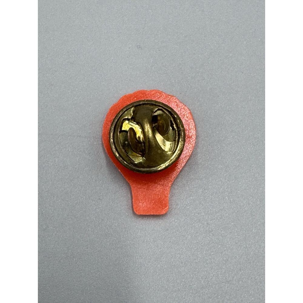 Miniature Plastic Red Hot Air Balloon Yellow Cab Lapel Pin - Picture 2 of 3